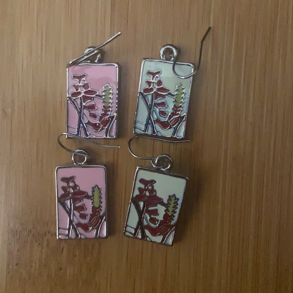 Super cute 2 pairs Earrings